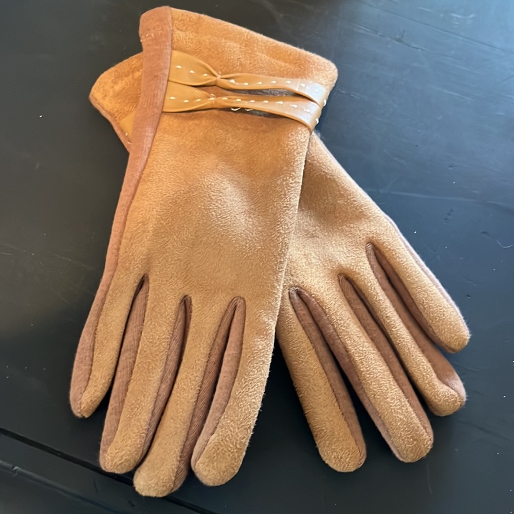 NWT Camel Suede Winter Gloves